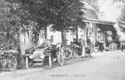 't Meerhuis aan het Abcoudermeer (+/- 1924)
Deze uitspanning had een goede naam bij de welgestelde Amsterdamse toeristen.
