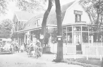 't Meerhuis aan het Abcoudermeer (+/- 1924)
Deze uitspanning had een goede naam bij de welgestelde Amsterdamse toeristen.
