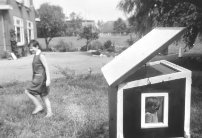 Speelhuisje bij J. Buts 
Een Groninger gewoonte.
