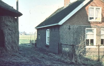 Huisje Boas met de hooiberg van A. de Gooijer
Deze woonde samen op een erf.
