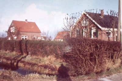 "Knorrenburg" met de nieuwe woning
Deze werd bewoond door J. van de Broek, getrouwd met dochter Hennie Verburg.
