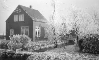 De nieuwe woning bij "Knorrenburg" 
Eerst bewoond door Jan van de Broek, daarna tot de sloop door A. van Engen.
