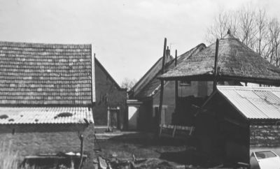 Achteraanzicht boerderij "Reigersbosch"
