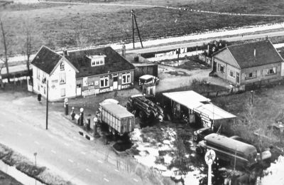 Garage- en Café "Ruimzicht"
Met op de achtergrond de Zwetskade.
