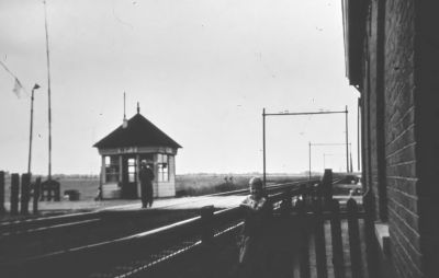 Blok 1, nachthuisje voor de overweg in het spoor Amsterdam – Utrecht
