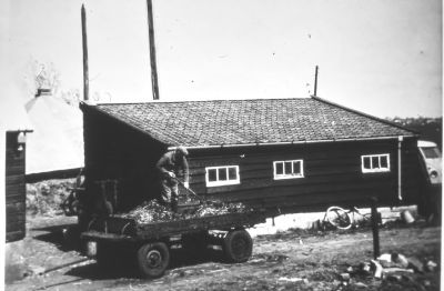 Boerderij "Zorg en Hoop"
Op de wagen Jaap Piet.
