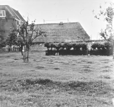 Zijaanzicht boerderij " Bijlmerlust "

