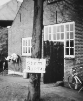 Boerderij " Buitenrust " van Jo Beukeboom
Hier werd altijd het stembureau in gehouden, Jo Beukeboom was wethouder.
