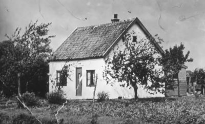 Huisje van de familie Bergkamp op de Lange dwarsweg recht tegenover de Machineweg
Dit huisje is in 1946 gesloopt.
