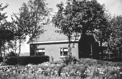 Het nieuwe huis van de familie Bergkamp, recht tegenover de Machineweg
Gbouwd in 1946.

