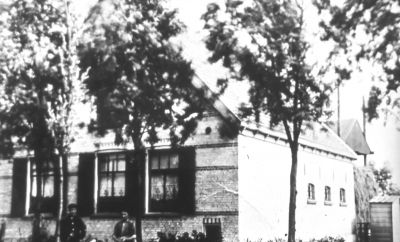 Schullel / P. de Graaf met tweeling (Machineweg +/- 1928)
