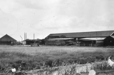 Varkensschuren van Jan Voorneveld gezien vanaf de Lange Dwarsweg 
