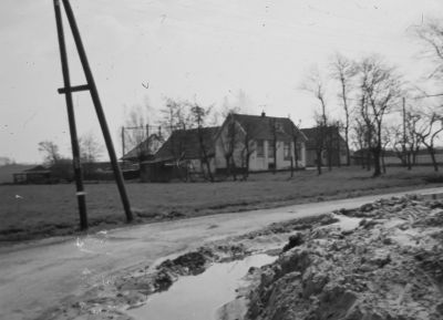 Boerderij van Joop van Wijngaarden aan de Amstelweg
Gezien van de bocht Middenweg / Amstelweg.
