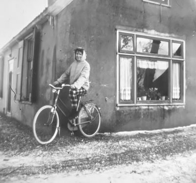 Boerderij van P. Bon aan de Amstelweg
Met Jopie Bon. Deze was over uit Canada.
