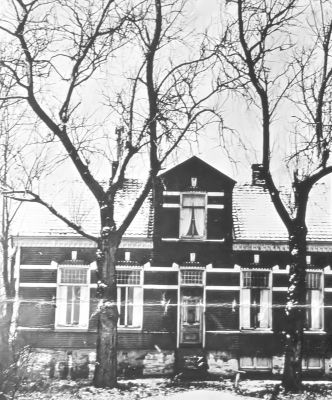 Boerderij " Kerkzicht " van G. Kreuger, Ouderkerkerlaan 22.
