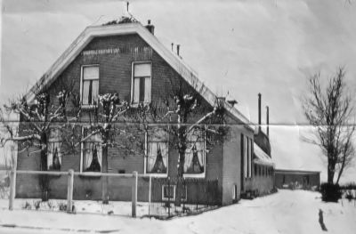 Boerderij " Nooit Gedacht " van A. J de Jong, Ouderkerkerlaan 116.
