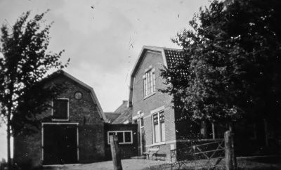 Boerderij " Altijd Zorg " van H.K. Aldersebaes, Ouderkerkerlaan 122. 
