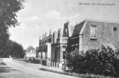 Huis van Karel Snel, met daarnaast het huis van slager Walbeek.
