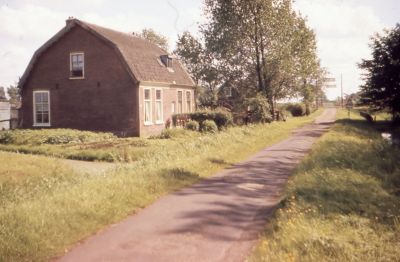 Ouderkerkerlaan over het spoor. 
