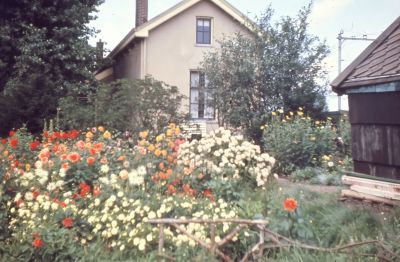 Spoorhuis Ouderkerkerlaan / Duivendrecht.
