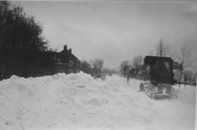 Rijksstraatweg, links de Ouderkerkerlaan, rechts Diemerlaan; winter 1962-1963.
