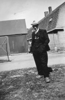 Jaap van Leyen (1943)
Met op de achtergrond W. Letschert
