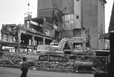 Sloop veevoederfabriek Otten, april 1987.
