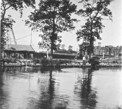 Het Smal Weesp langs het Zandpad
De omlegging met de nieuwe sluis is nog niet gebouwd.
