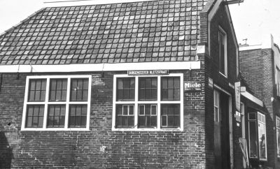 Smederij Fakkeldij op de hoek van de Burgemeester Bletzstraat
