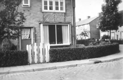 Hoek Burgemeester Mulstraat (1959)
Woningwet woningen gebouwd in 1952. Eerste bewoner G. van der Roest, daarna Jac. de Wildt, daarna M.C Kuyl.
