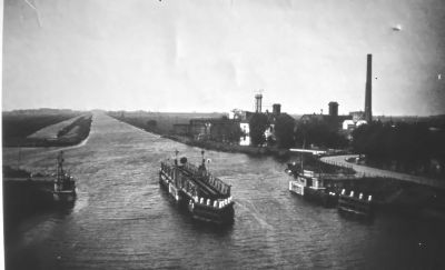 De oude draaibrug over het Merwedekanaal
Permanent weggedraaid, niet meer in gebruik.
