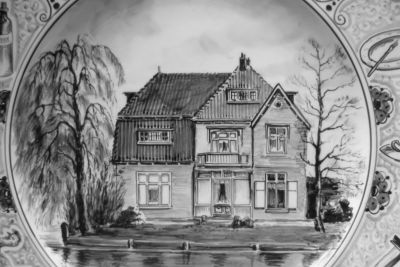 De villa van Sluis op een Delftsblauw-bord (1954)
