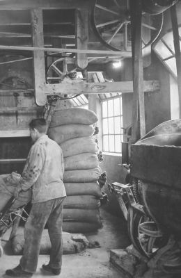 Een van de vier menginstallatie's in het hoofd gebouw (1925) 
Deze zijn vervangen in 1952.
