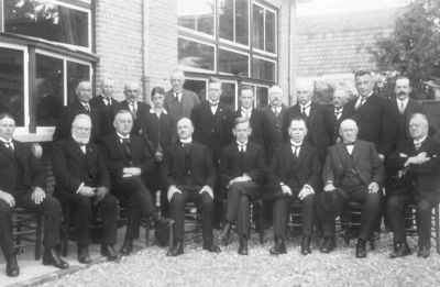 Het schoolbestuur van de Christelijke Lagere School.
