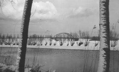 Stille kant gezicht op de "Hoge brug", over het Merwedekanaal
Aan het begin van het Gein staat nu de moderne boerderij van de familie
van Zuijlen gebouwd in 1997.

