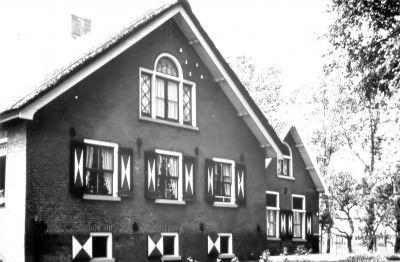 Boerderij "Zelden Rust", van Jan Randeraad, let op de luiken
