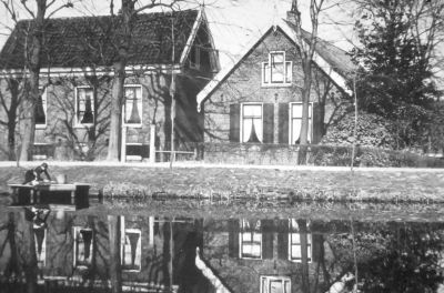 Boerderij "Ora et Labora"
Gebouwd in 1875. Van de fam. van Schaik, daarna bewoond door J. Buts

