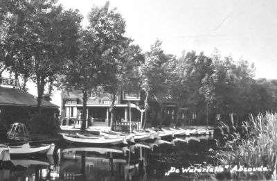 Uitspanning Hotel de "Waterlelie" (1931)
Hotel Restaurant had 12 kamers en een terras aan het water. In 1975 verkocht aan een particulier.

