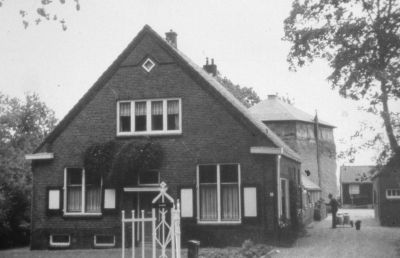 Boerderij "Elders Rust"
Met op de foto H. Nagel
