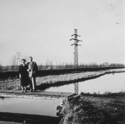 Bruggetje voor Tishauser.
Op het bruggetje voor Tishauser zoon van van Liempt en zijn vrouw.
