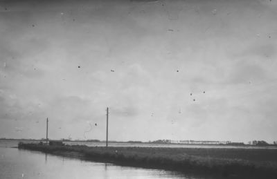 Inudatie Bijlmermeer april 1944 / juli 1945
Inudatie Bijlmermeer april 1944 / juli 1945, bij Klaas Buijs.
