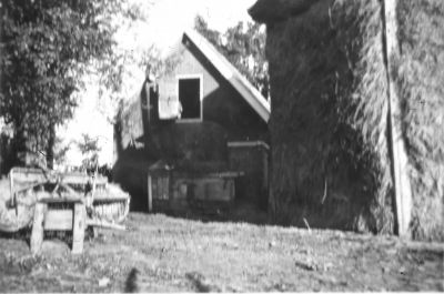 Boerderij , voorheen H. Grootendorst,
Boerderij , voorheen H. Grootendorst, nu bewoond door van de Broek, achter op het erf

