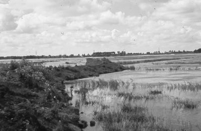 Zandopspuiten Bijlmermeer,
Zandopspuiten Bijlmermeer, met op de achtergrond het gemaal.
