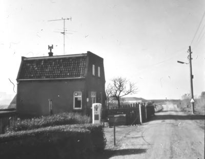 Woning Gerrit Stoutenburg,
Woning Gerrit Stoutenburg, met olie pomp.
