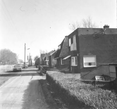 Woonhuis Bakker, Haas
v.r.n.l  Huis Bakker, Haas, gezicht richting Bijlmertol.
