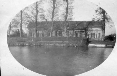 Boerderij "De Roomstaar"
Bewoond door Dirk Portengen. De boerderij zelf was eigendom van van Houten.

