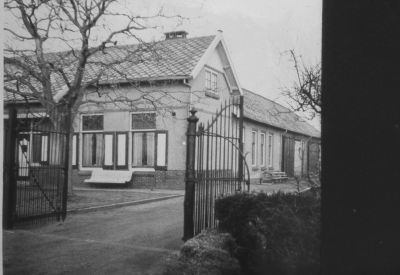 Boerderij "De Roomstaar"
Van Dirk Portengen. Korte Stammerdijk B 20. In deze boerderij werd het volksdansen van de C.J.B.T.B geoefend.
