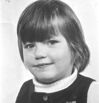 De 5000 ste inwoner van de Gemeente Weesperkarspel: Catharina Johanna Maria Pronk, geboren 29-08-1964
Voor dit heugelijke feit kreeg ze voor iedere ingezetene 1 cent op een spaarbankboekje  (fl. 50.-), bij de Rijkspostspaarbank. Het echtpaar heeft nog twee kinderen nl. Johannes geboren 27-08-1957 en Anthonius geboren op 24-12-1959. Familie Pronk: Johannes Pronk getrouwd met Catharina …….., kregen 7 kinderen: Elbertus getrouwd met  Alida Jansen. Elbertus overleden (veehouder); Anna; Wim getrouwd met Ria van Schaik (arkenbouwer)  beide overleden; Jan; Cor getrouwd met Bep de Groot. Cor  overleden 03-11-1975; Gerrit getrouwd met Corrie van Engen en Joop vrijgezel geboren 24-09-1936.
