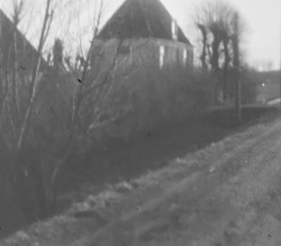Boerderij " Meerzicht ", van Flip Lambalk
Flip Lambalk had bij de jongens van Blokland de bijnaam van " Grasoom met maaibeen ". Hij maaide altijd gras met de zeis. Doordat hij zoveel maaide kreeg hij een sleepbeen.
