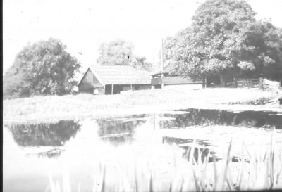 Boerderij " Maria Hoeve ", van Harmen Hopman
Schilderachtige boerderij (is veel geschilderd). 
Harmen Hopman: geboren 30-05-1882, overleden 08-03-1975.
Jannetje Hopman-Post: geboren 28-08-1892, overleden 29-07-1991.

